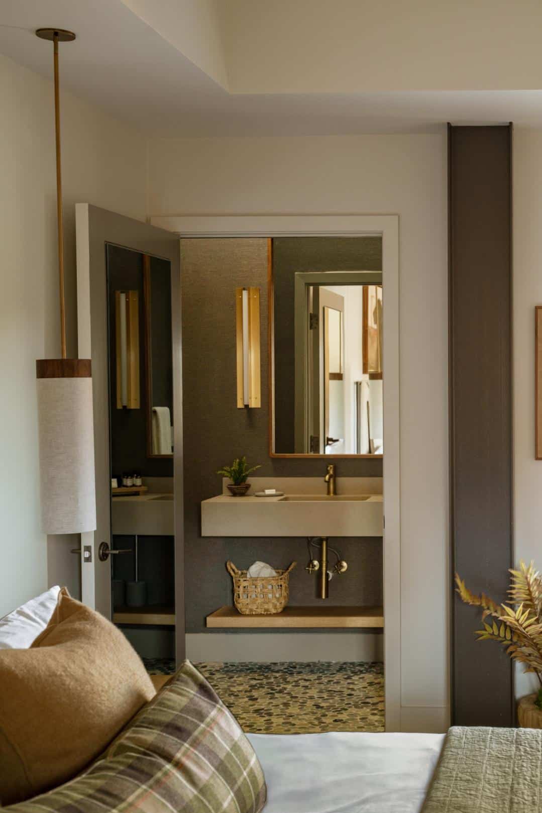 A. Meadow Bedroom 5 - Oak Over Main -82