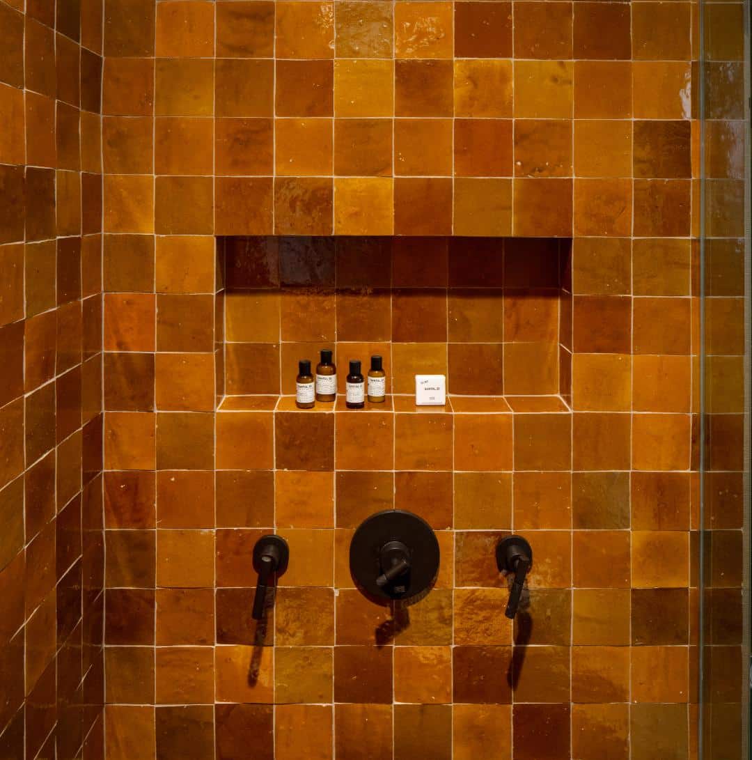 B. Overlook Primary Bath 3 - Oak Over Main Detail-29