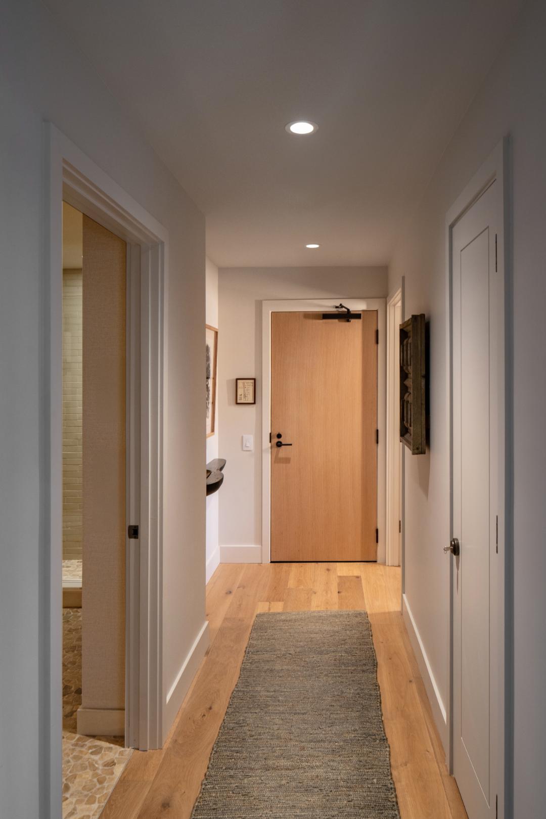 E. Overlook Hall toward door Oak Over Main -31