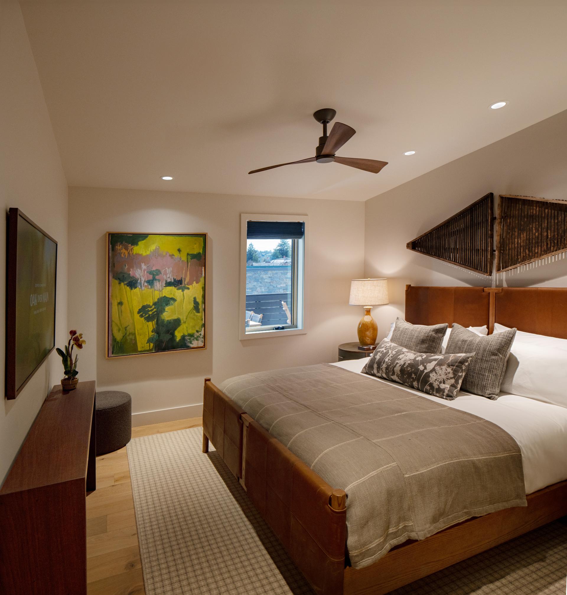 F. Overlook Guest Bed 1 - Oak Over Main -26