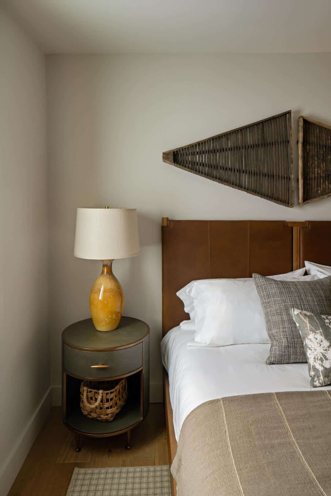 F. Overlook Guest Bed 2 - Oak Over Main -28