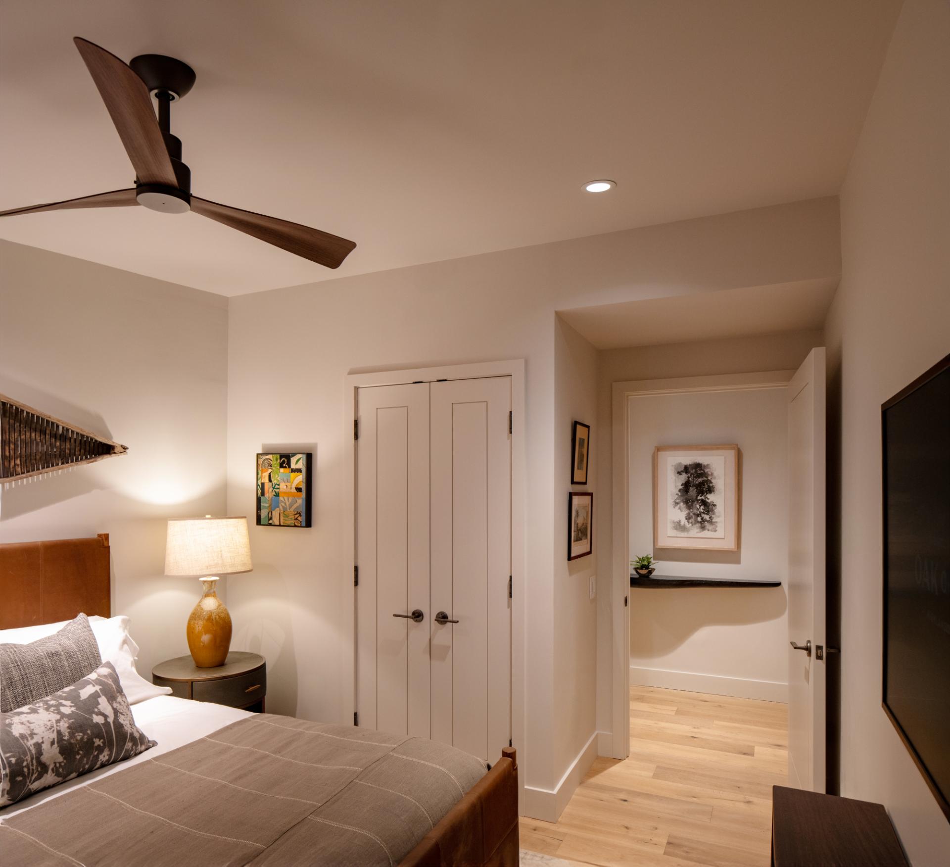 F. Overlook Guest Bed 3 - Oak Over Main -30