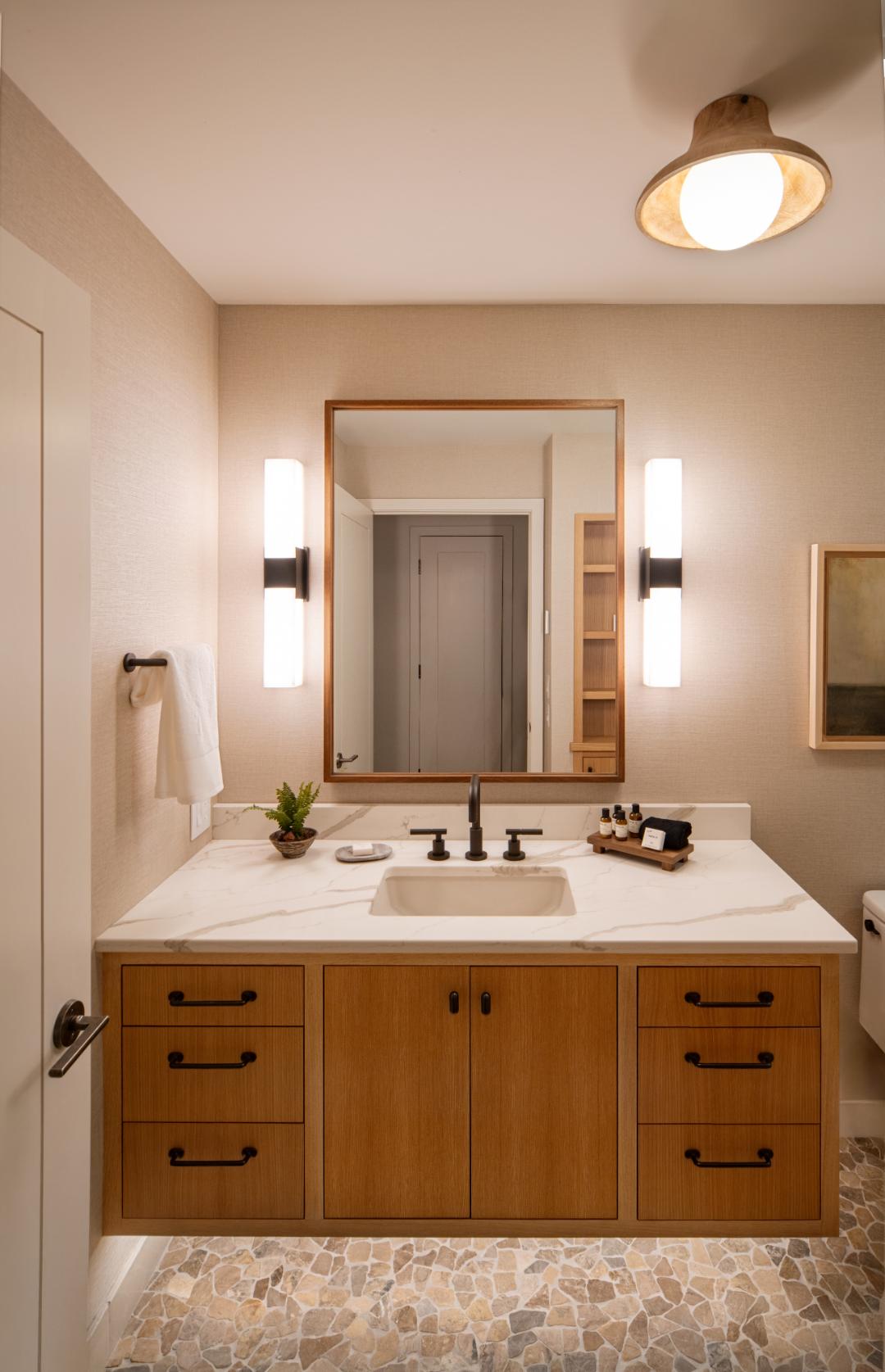 G. Overlook Guest Bath 1 -Oak Over Main -33